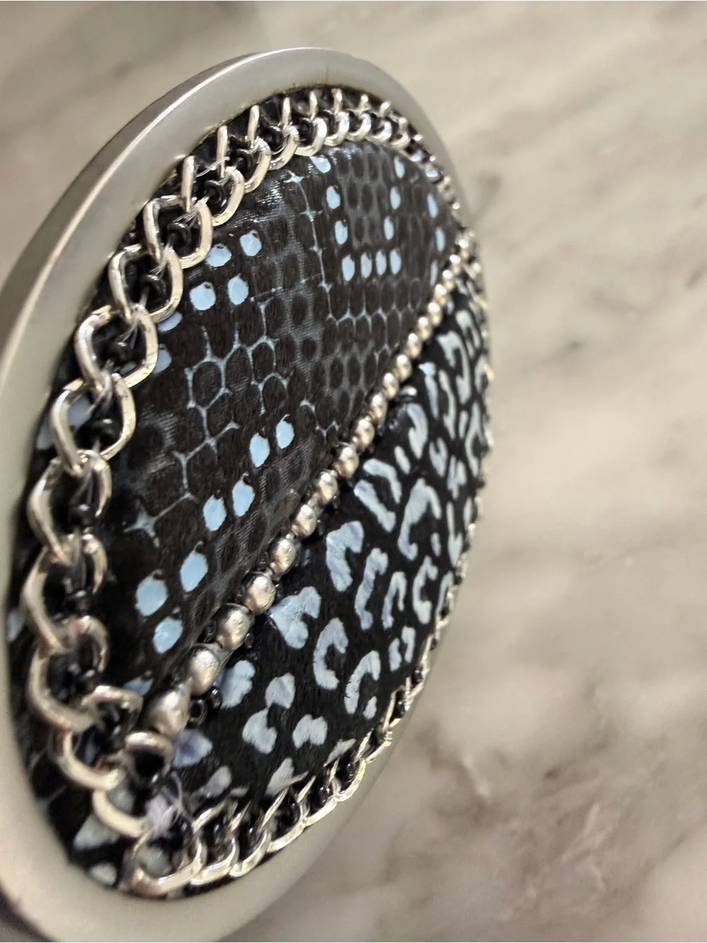 New Chico’s Black Textured Oval Animal-Print Buckle leather belt sz L